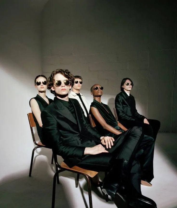 Корпоративное фото: зачем бизнесу студийная съёмка сотрудников